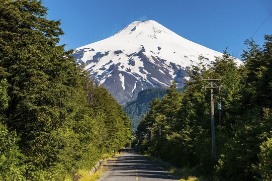 Snowcapped volcano Villarrica, Pucon, southern Chile, Chile