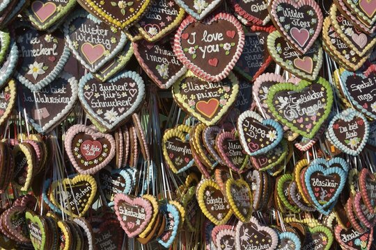 Gingerbread hearts at a stall, Oktoberfest, Munich, Upper Bavaria, Bavaria, Germany