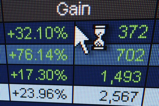 The hour glass next to different procentual gains shows that strong gains need time