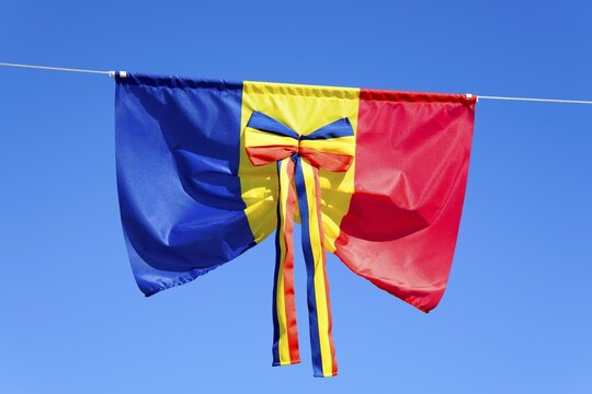 Romanian flag as bow, Romania