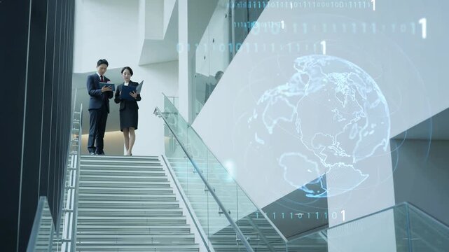 オフィスで会話する男女ビジネスパーソンのグループとグローバルネットワークのコンセプト