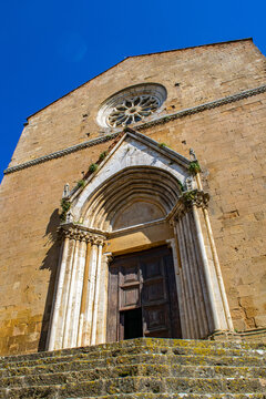  Monticchiello streets, Pieve dei Santi Leonardo e Cristoforo