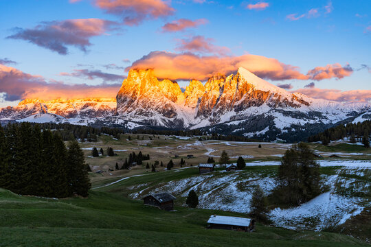 Naturpark Schlern-Rosengarten - Parco Naturale Sciliar - Catinaccio - Panorama Alpe Siusi - Seiser Alm - Fr&uuml;hling