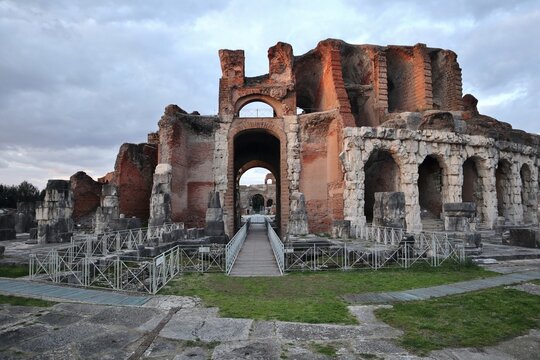 Santa Maria Capua Vetere - Anfiteatro romano al tramonto