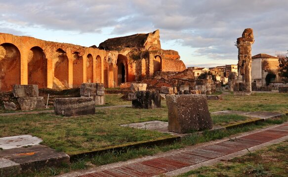 Santa Maria Capua Vetere - Scorcio dell'anfiteatro al tramonto