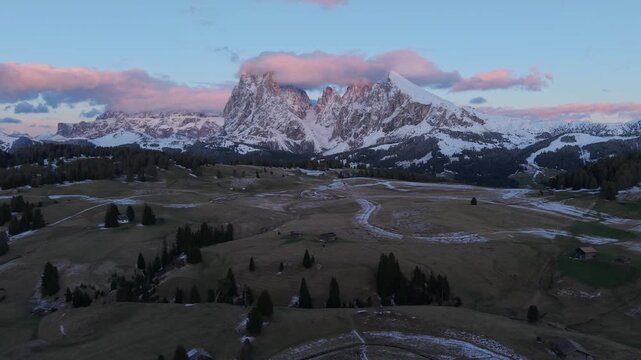 Naturpark Schlern-Rosengarten - Parco Naturale Sciliar - Catinaccio - Panorama Alpe Siusi - Seiser Alm - Fr&uuml;hling