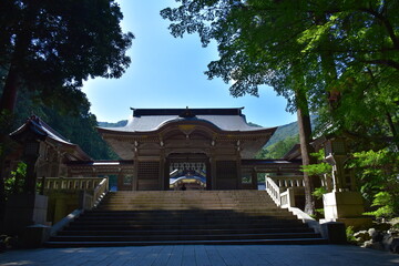 新潟県 弥彦村の彌彦神社（弥彦神社） © Via Nova