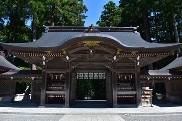 新潟県 弥彦村の彌彦神社（弥彦神社） © Via Nova