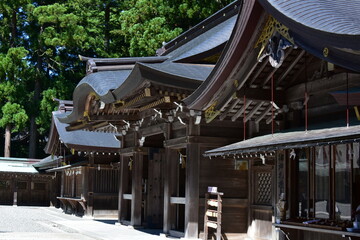 新潟県 弥彦村の彌彦神社（弥彦神社） © Via Nova