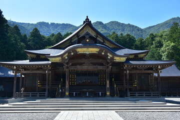 新潟県 弥彦村の彌彦神社（弥彦神社） © Via Nova