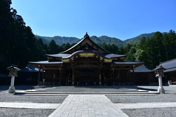 新潟県 弥彦村の彌彦神社（弥彦神社） © Via Nova