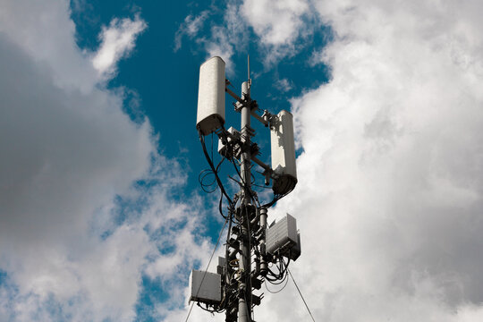 Mobile telecommunication antenna tower, gsm cell phone electromagnetic system