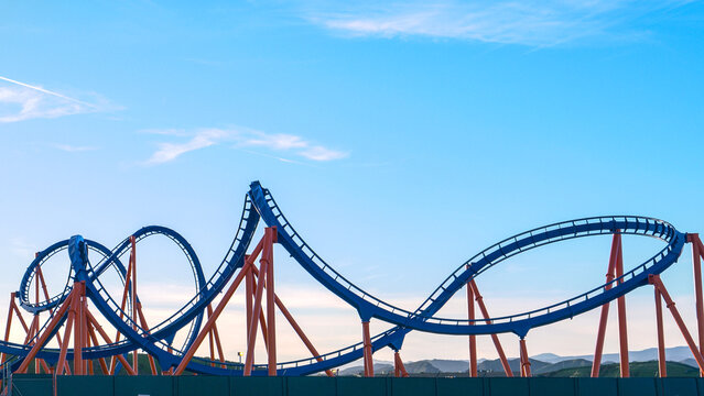CLOSE UP: Panoramic view of a rollercoaster ride with sharp turns and twists.