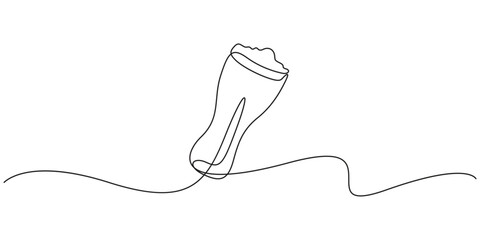Beer glass with foam drawn in a minimalist continuous line style. Minimalist single line drawing of a full beer glass for pub and brewery designs © MD