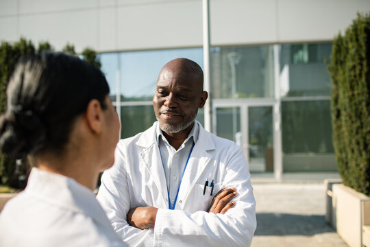 Doctors discussing outside hospital entrance