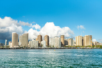 Obraz premium Panoramic city layout highlighting luxury residential apartments and holiday hotels overlooking the sea in Waikiki