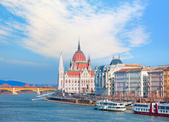 Obraz premium Budapest Parliament building at bright blue sky on the Danube river - Budapest, Hungary