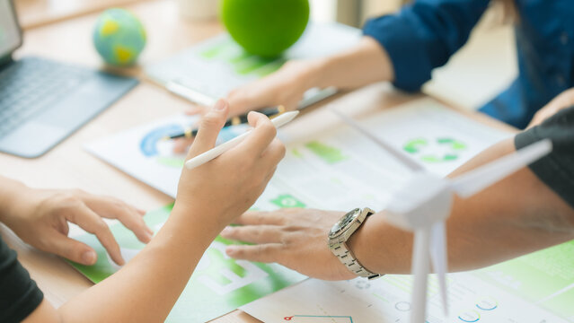 The business team is discussing ESG concepts and sustainability in the office.
Professional colleagues are planning a green business strategy using ESG investment criteria.
(Close-up view)