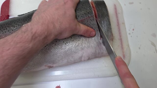 How to prepare fish with simple cutting techniques for beginners