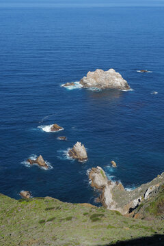 sea and rocks