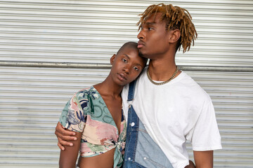 Naklejka premium Young couple embracing urban style.