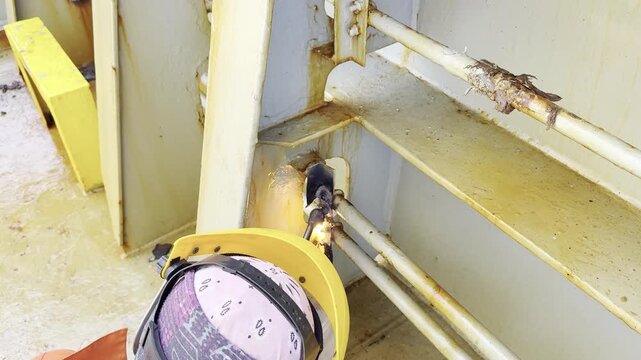 ship fitter work buy fire cutter to repair lashing of hydraulic pipes