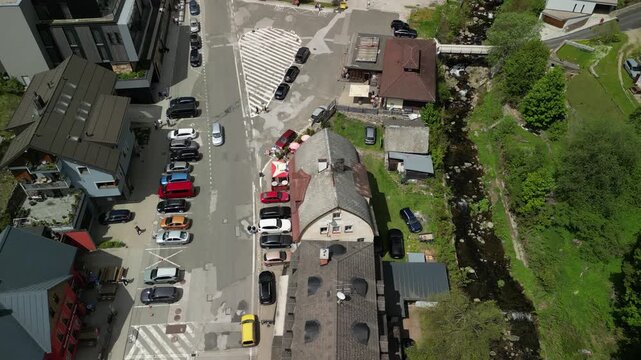 Harrachov - Chechy - miasto w Karkonoszach pięknie położone nagrane dronem z wysokości. Skocznia narciarska mamucia, g&oacute;ry, lasy, piękne widoki