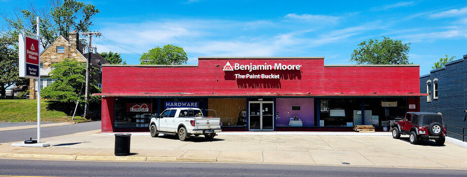Benjamin Moore Paints Company Store, Culpeper, VA, USA