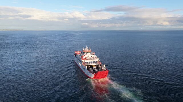 Vista a&eacute;rea barco canal de chacao