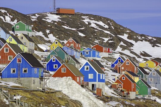 Colourful, small wooden houses, masses of snow and barren landscape, winter, Kaangamuit, Greenland, Denmark