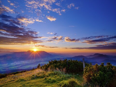 Sunset with cumulus cloud (Cumulus) over the Untersberg, Schlenken, Bad Vigaun, Krispl, Osterhorngruppe, Land Salzburg, Austria