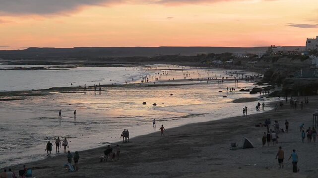 people on the beach, waves, Las Grutas, day