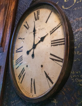 Reloj antiguo en la ciudad de cartagena
