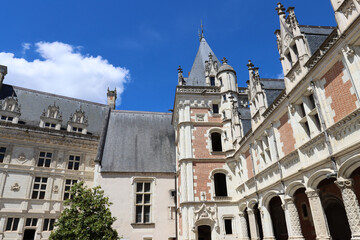 Fototapeta premium Castle courtyard framed by architectural details