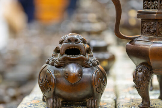 Vintage auspicious beast shaped bronze incense burner craft