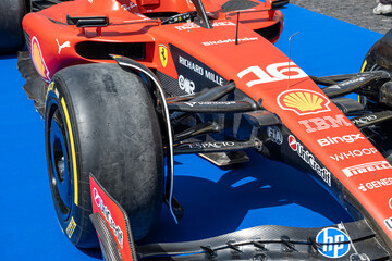 Obraz premium Sibiu, Romania - May 25, 2026 a Ferrari SF-26 Formula 1 car unveiled for the 2026 exhibited in the large square in the city center Sibiu