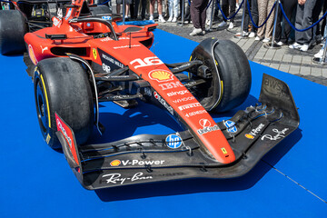 Obraz premium Sibiu, Romania - May 25, 2026 a Ferrari SF-26 Formula 1 car unveiled for the 2026 exhibited in the large square in the city center Sibiu