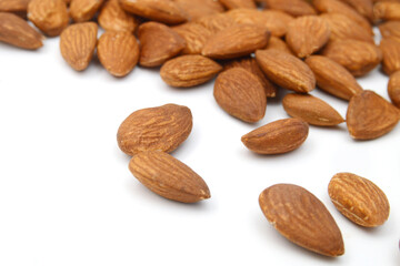 Fototapeta premium Almonds isolated on white background