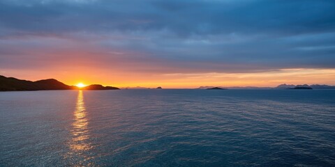 Obraz premium The Ocean at Sunset with Golden Sunbeam Reflecting Across Calm Water