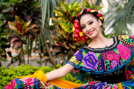 Mexico, Jalisco, Xiutla dancer, folkloristic Mexican dancer