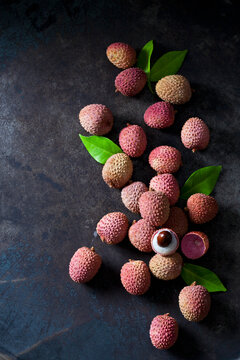 Whole and peeled lychee