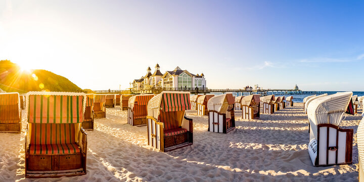 Germany, Mecklenburg-Western Pomerania, Ruegen, Sellin, Sea bridge and hooded beach chairs