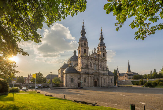 Germany, Fulda, view to Fulda Cathedral Sankt Salvator at evening twilight
