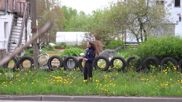 A beautiful woman and a bouquet of dandelions. The woman frowns alone and smiles when she sees her husband. The woman's mood changes.