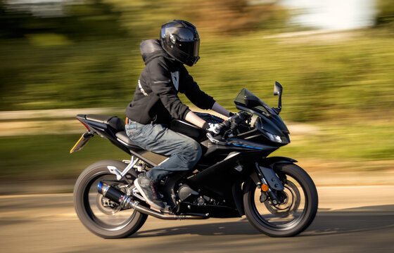 Milton Keynes,Bucks,UK - May 24th 2026:  Mna riding a Yamaha YZF-R125 motorcycle driving on a British road