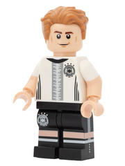 Obraz premium Dortmund - Deutschland 26. Mai 2026 - Lego Minifigure Fussballer mit weißem Trikot