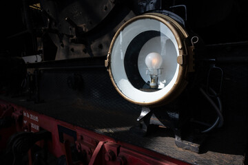 Vintage locomotive headlamp close‑up © Rafael