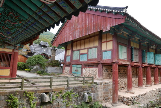 Beautiful autumn foliage at songgwangsa Temple in Suncheon, South Korea