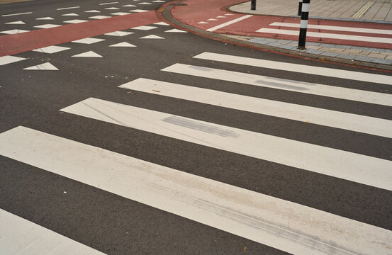 Busy Amsterdam Street Crossing Inviting Pedestrians to Explore Vibrant City Life and Picturesque Surroundings in Holland