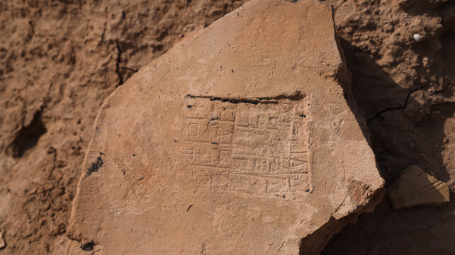 Ancient cuneiform tablet discovery at Uruk Iraq reveals rich historical insights